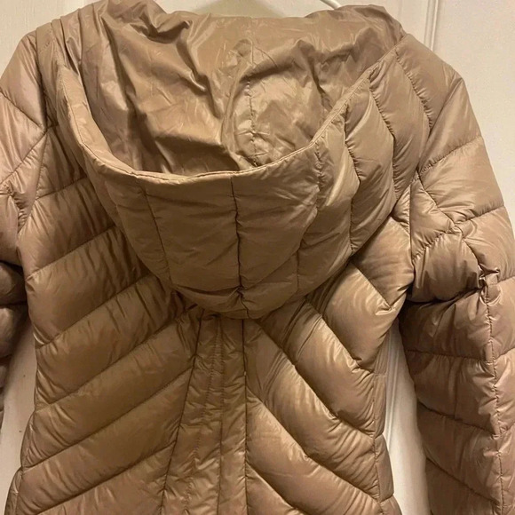 BCBG Gold Cropped Puffer Jacket, ten color zipper on packets and sleeves - Picture 11 of 16